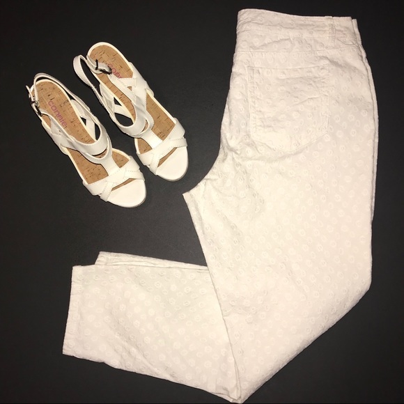 Jones New York Jean, white embroidered ankle jean